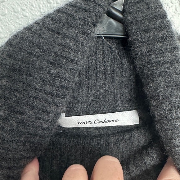 100% Cashmere Charcoal Gray Turtleneck Sweater Size S/M - Picture 2 of 6